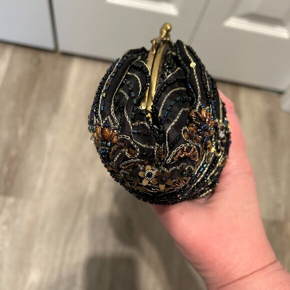 Elegant Black Beaded Clutch with Floral Design - Picture 7 of 12